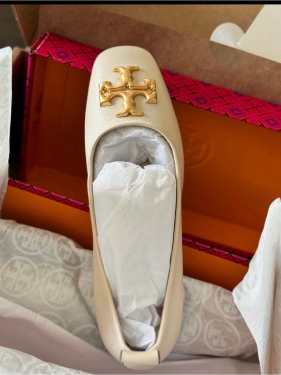 Tory Burch Shoes - Brand New Authentic Tory Burch Pumps with Gold Logo size 9